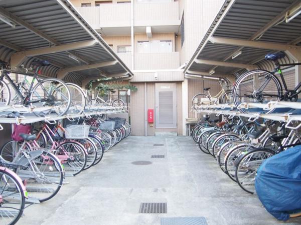 ̑p `E`Bicycle parking lot`E`
~n̒֏łBHɖʂĂȂ̂ŁAhƏSłI
tȂ̂|Cg